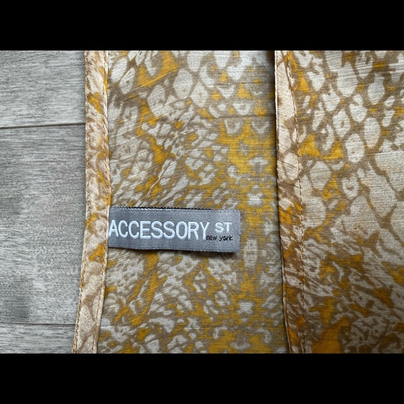 Accessory St snake skin patterned top Sz L - Picture 3 of 4